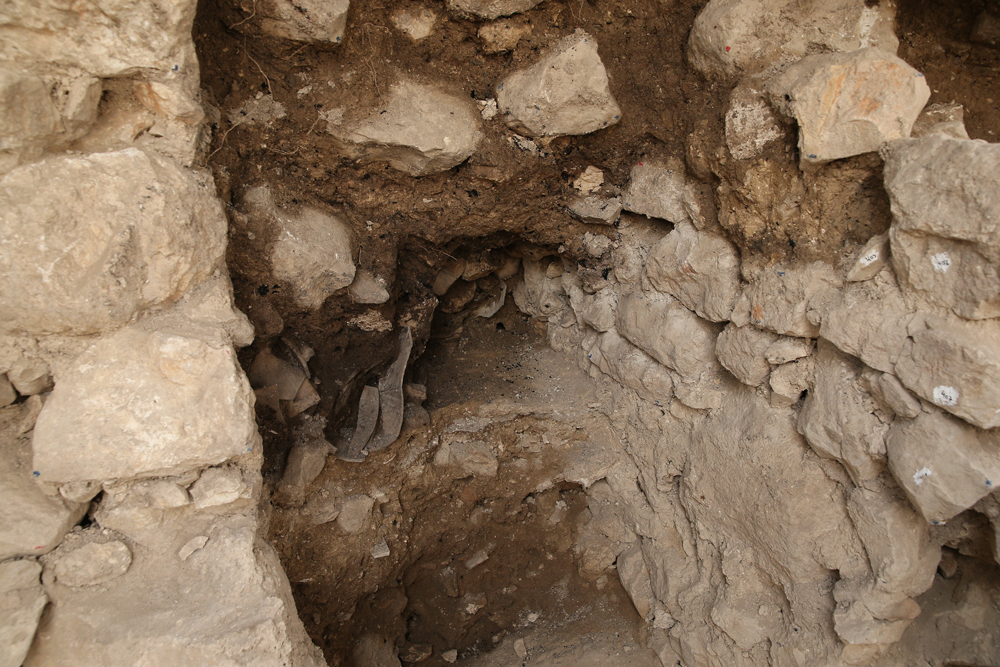 Signs of Destruction
Eliahu Yanai, Courtesy of City of David Archive 6th century BCE structure with destruction layer