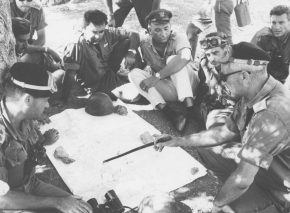 Head of the IDF’s Harel Brigade Col. Uri Ben-Ari briefs his commanders on the outskirts of Jerusalem on June 1, 1967