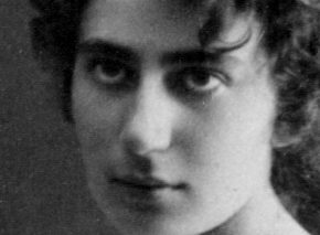 Fragile yet caring, the poet Rahel symbolizes Zionism’s highest ideals – immigration to Israel, dedication, and self-sacrifice. Rahel as a young girl