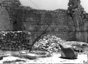 במשך 19 השנים שבהן היה הרובע היהודי בשליטה ירדנית הוא השתנה לבלי הכר. הירדנים הרסו בשיטתיות את המבנים ברובע, והתמקדו במיוחד בהרס אתרים בעלי ערך היסטורי למורשת היהודית כמו בית הכנסת החורבה שפוצץ עוד בטרם הושלם כיבוש הרובע. בית הכנסת החורבה ימים אחדים לאחר שחרור העיר העתיקה