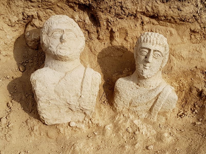 תגלית בגשם
ד"ר איתן קליין, רשות העתיקות נחשפו בגשם. פסלי מצבה מבית שאן