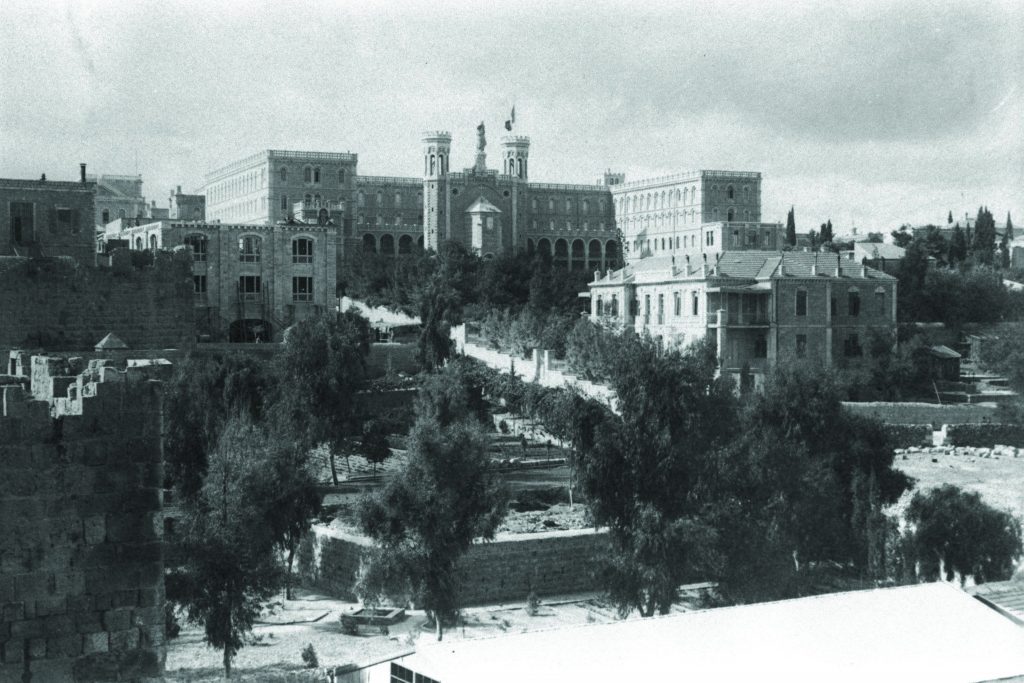 הנוצרים היו הראשונים שבנו מחוץ לחומות במאה ה-19. אכסניית נוטרדם, סביבות 1910